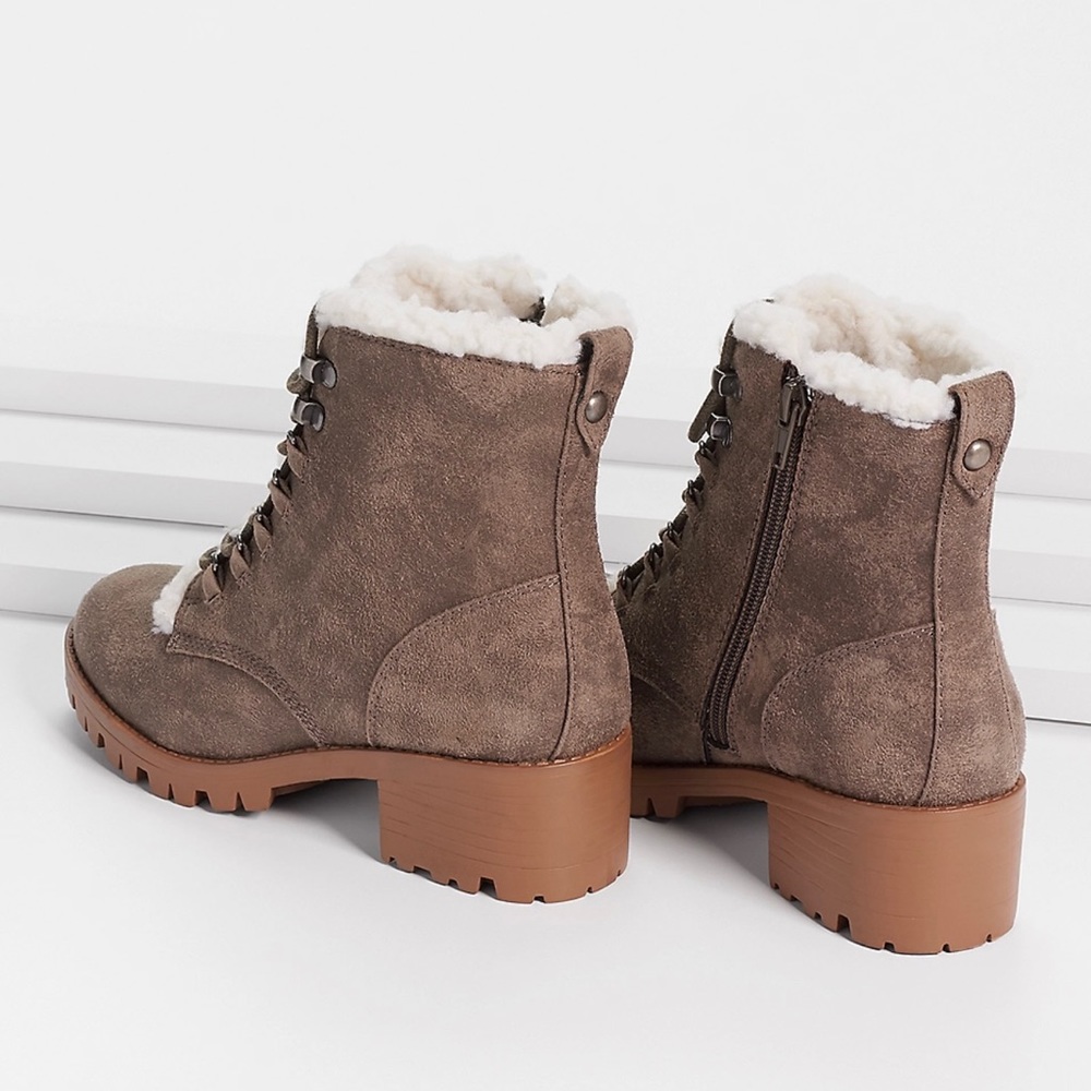 Brand New Boots - Picture 2 of 3